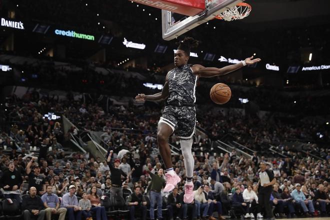 朗尼-沃克馬卡比合同細(xì)節(jié)：3年稅前1000萬刀 多項NBA跳出條款