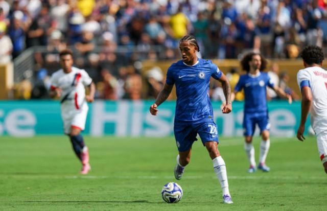 輸球又輸人！巴黎0-3慘敗，主教練掌摑切爾西神鋒引發大規模沖突